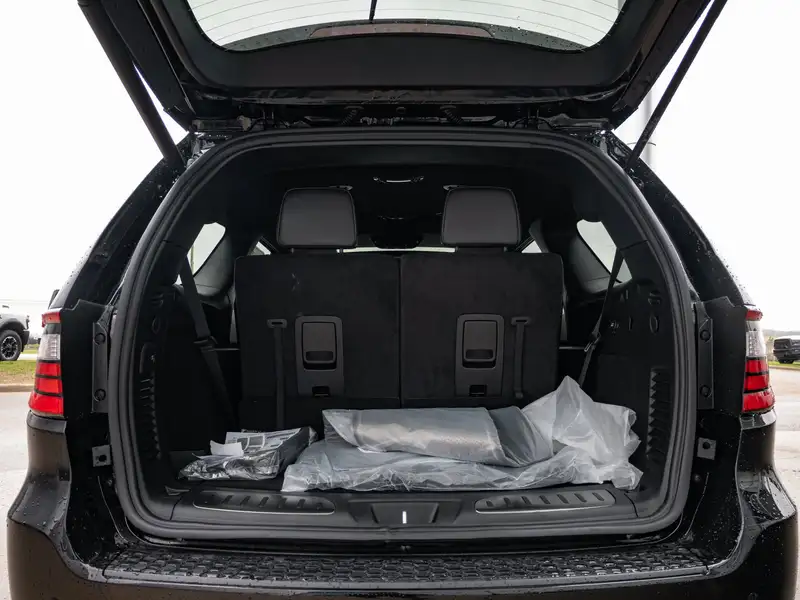 2026 Dodge Durango GT Plus, černá, dovoz Kanada — foto 9 z 12