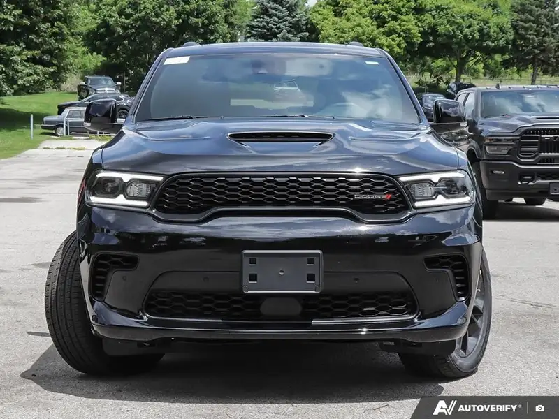 2026 Dodge Durango GT Plus, černá, dovoz Kanada — foto 2 z 12