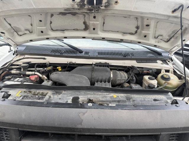 2011 Ford E-Series E 350 E 350 SD, bílá, 185 500 km, dovoz Kanada — foto 10 z 20