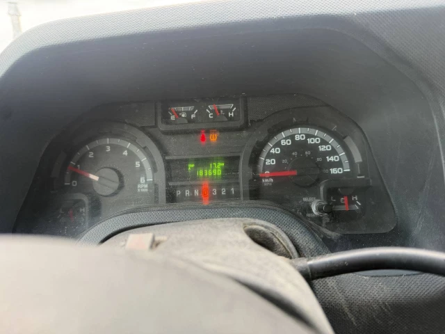 2011 Ford E-Series E 350 E 350 SD, bílá, 185 500 km, dovoz Kanada — foto 11 z 20