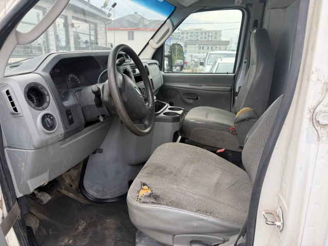 2011 Ford E-Series E 350 E 350 SD, bílá, 185 500 km, dovoz Kanada — foto 13 z 20