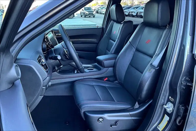 2026 Dodge Durango Gt Plus, šedá, 0 km, dovoz Kanada — foto 9 z 12