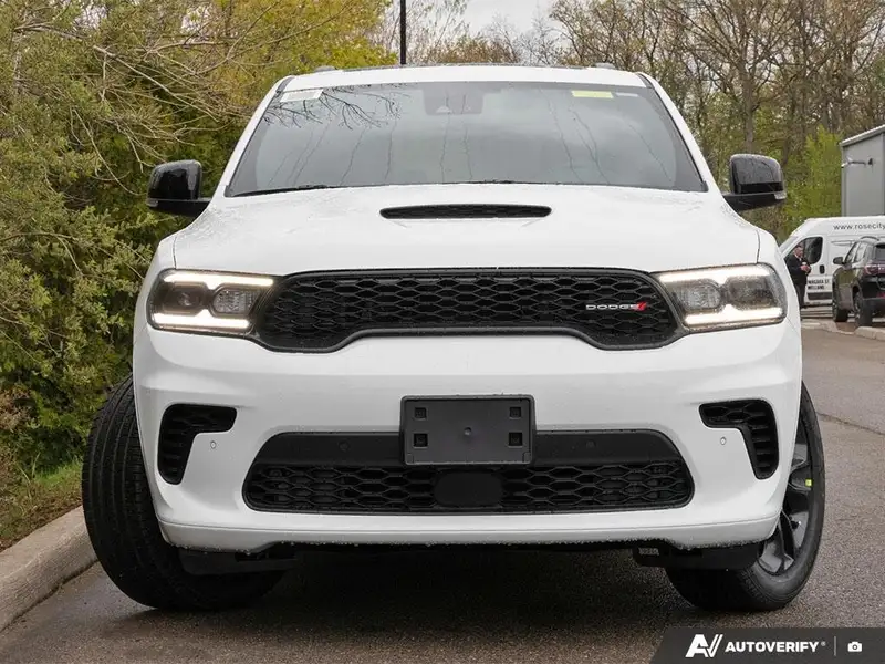 2026 Dodge Durango GT Plus, bílá, dovoz Kanada — foto 2 z 12