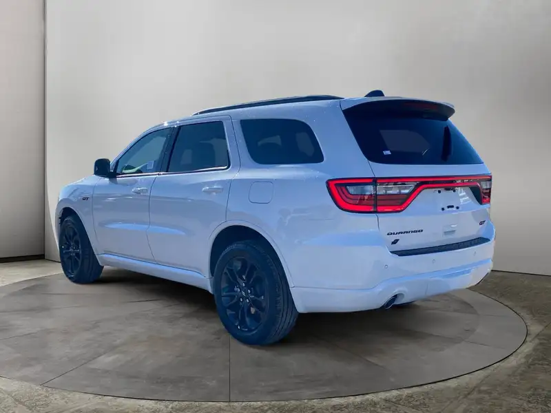 2026 Dodge Durango GT Plus, bílá, dovoz Kanada — foto 2 z 12