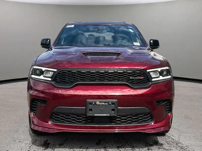 2026 Dodge Durango GT Plus, červená, dovoz Kanada — foto 2 z 12