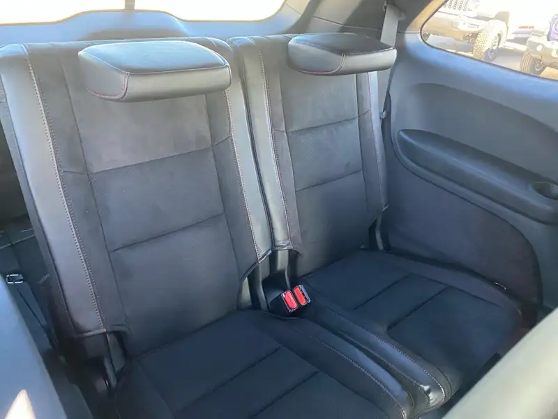 2026 Dodge Durango GT Plus, šedá, dovoz Kanada — foto 11 z 12