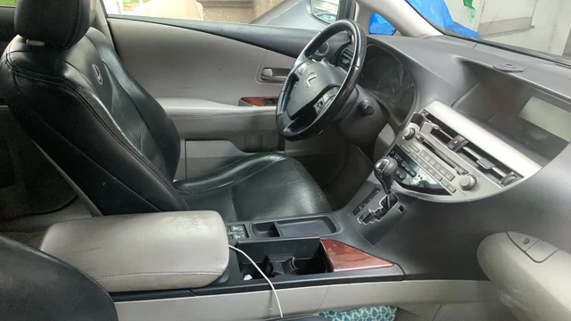 2010 Lexus Rx, 220 000 km, dovoz Kanada — foto 3 z 4
