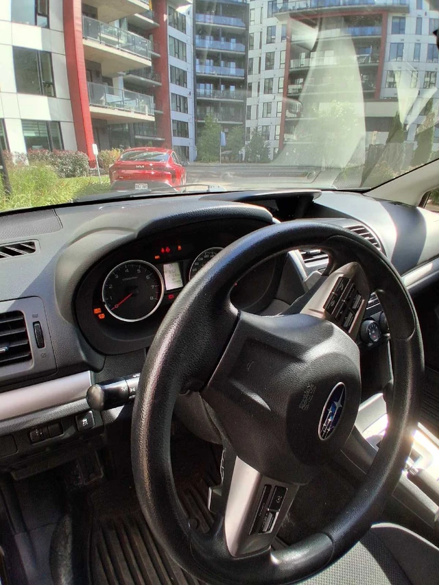 2014 Subaru Impreza, černá, 108 300 km, dovoz Kanada — foto 4 z 5