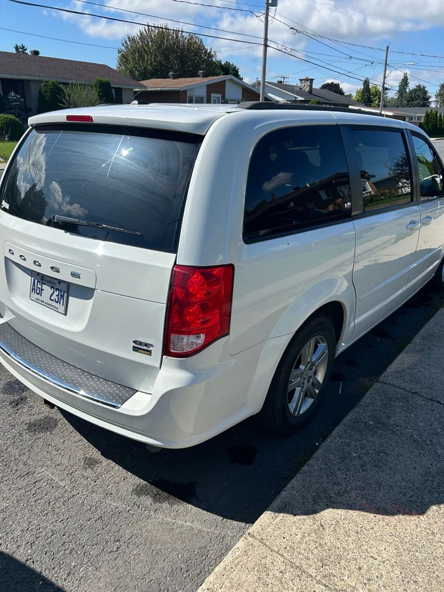 2017 Dodge Caravan, 200 800 km, dovoz Kanada — foto 2 z 5