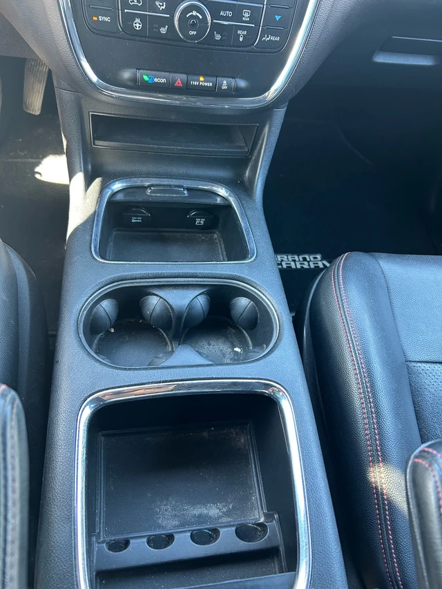 2017 Dodge Caravan, 200 800 km, dovoz Kanada — foto 5 z 5