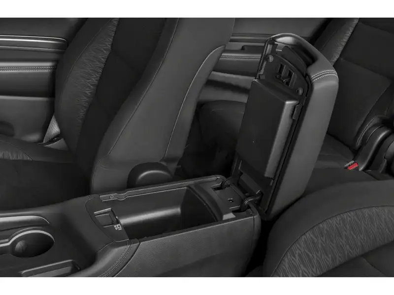 2027 Dodge Durango, šedá, 10 km, dovoz Kanada — foto 9 z 10