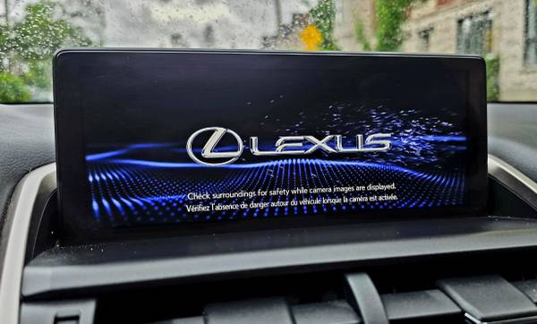 2020 Lexus, dovoz Kanada — foto 10 z 12