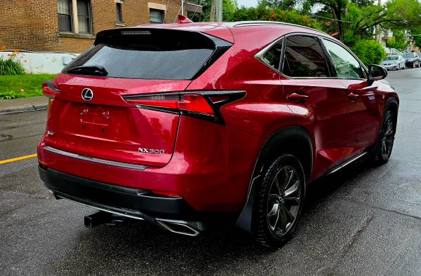 2020 Lexus, dovoz Kanada — foto 2 z 12