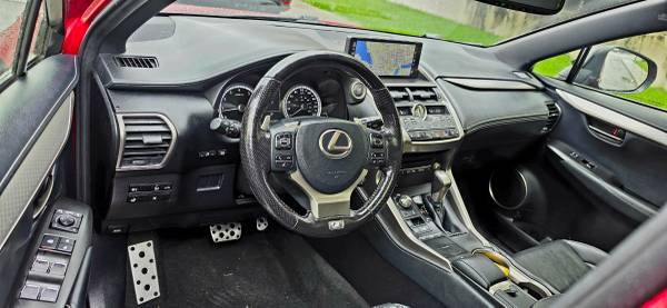 2020 Lexus, dovoz Kanada — foto 9 z 12