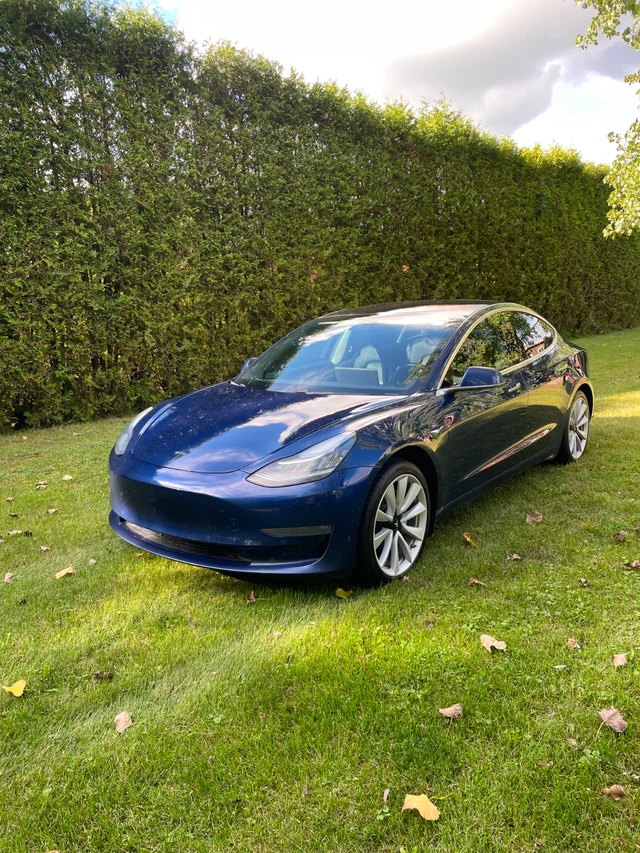 2018 Tesla Model 3, modrá, 211 000 km, dovoz Kanada — foto 2 z 5