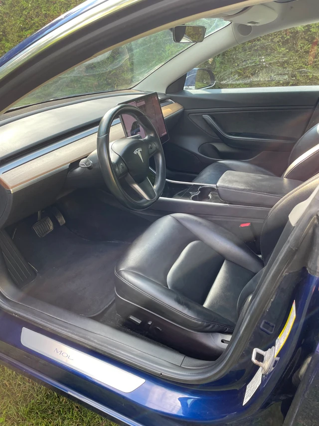 2018 Tesla Model 3, modrá, 211 000 km, dovoz Kanada — foto 4 z 5