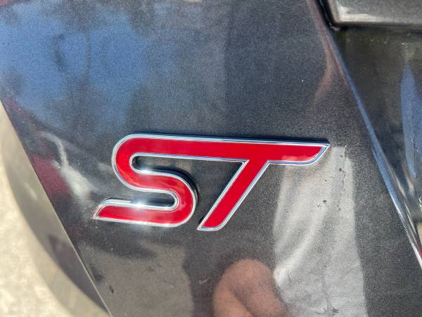 2017 Ford, dovoz Kanada — foto 10 z 12