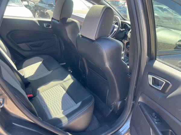 2017 Ford, dovoz Kanada — foto 12 z 12