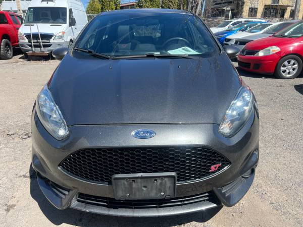 2017 Ford, dovoz Kanada — foto 2 z 12