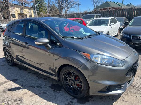 2017 Ford, dovoz Kanada — foto 3 z 12