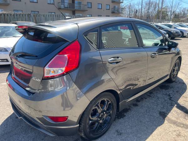 2017 Ford, dovoz Kanada — foto 4 z 12