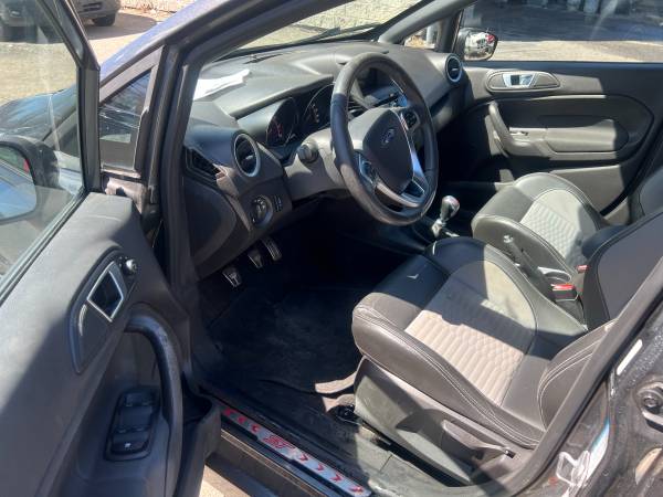 2017 Ford, dovoz Kanada — foto 7 z 12