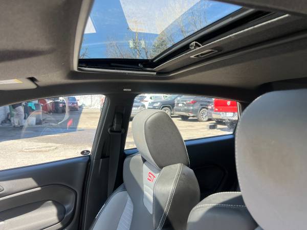 2017 Ford, dovoz Kanada — foto 8 z 12