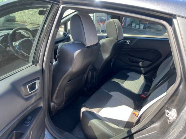 2017 Ford, dovoz Kanada — foto 9 z 12