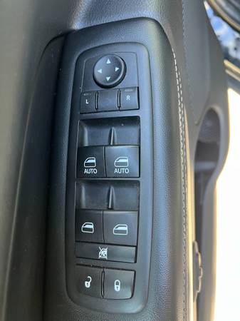 2017 Jeep, dovoz Kanada — foto 12 z 12