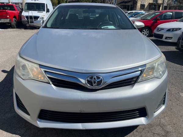 2012 Toyota, dovoz Kanada — foto 2 z 12