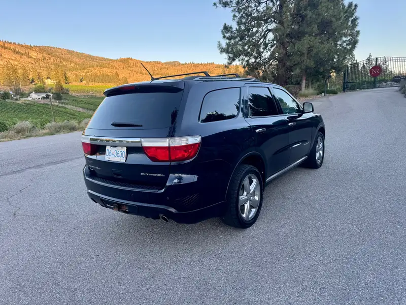 2011 Dodge Durango Citadel, modrá, 265 470 km, dovoz Kanada — foto 8 z 12