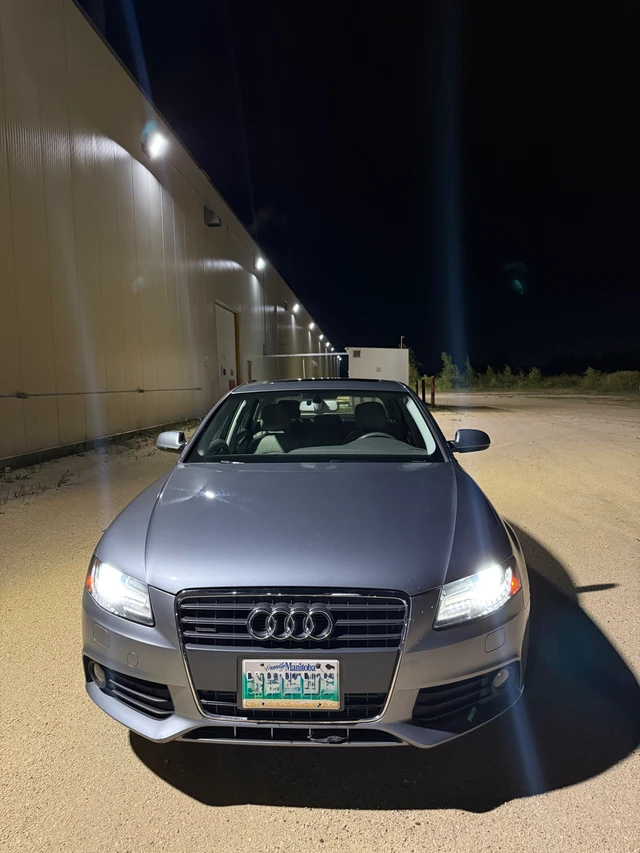 2011 Audi A4, stříbrná, 141 600 km, dovoz Kanada — foto 2 z 5