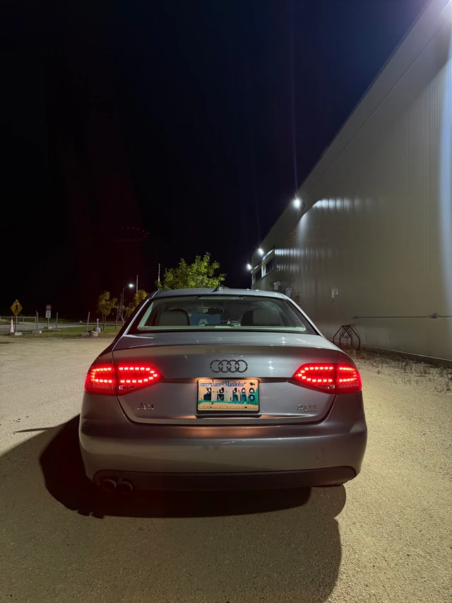 2011 Audi A4, stříbrná, 141 600 km, dovoz Kanada — foto 5 z 5