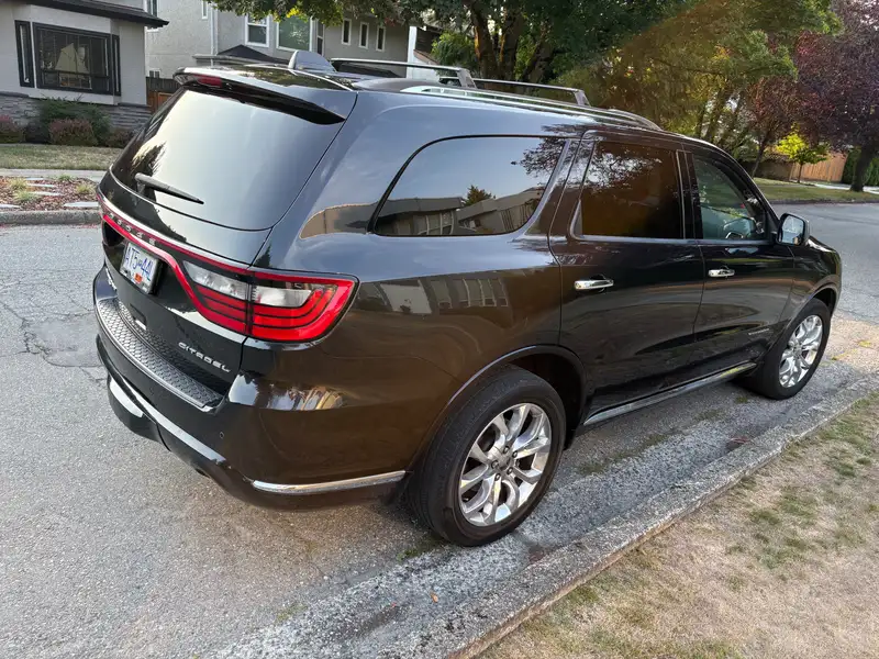 2016 Dodge Durango Citadel, černá, 128 000 km, dovoz Kanada — foto 6 z 12