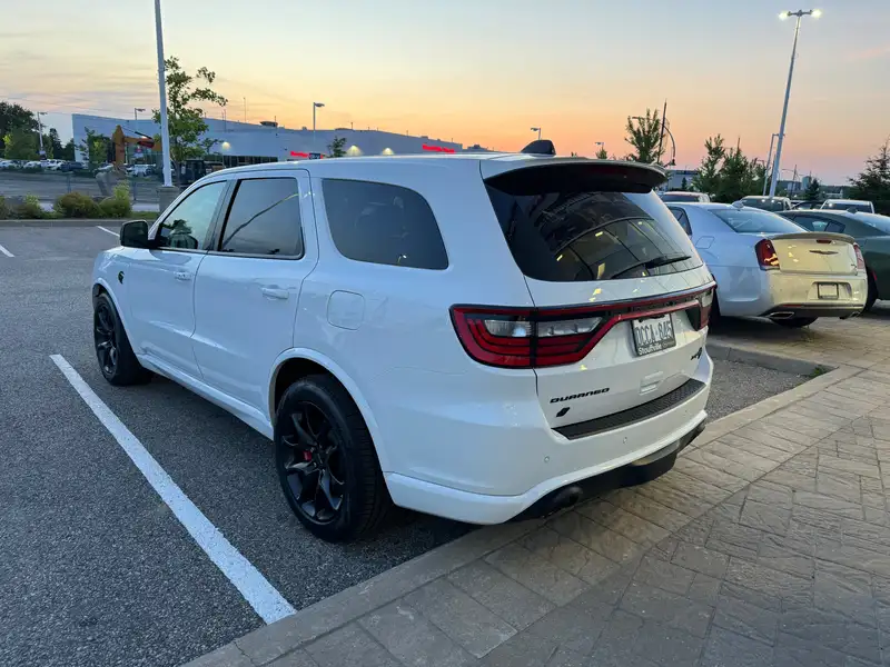 2024 Dodge Durango SRT Hellcat Premium, bílá, 31 500 km, dovoz Kanada — foto 2 z 12
