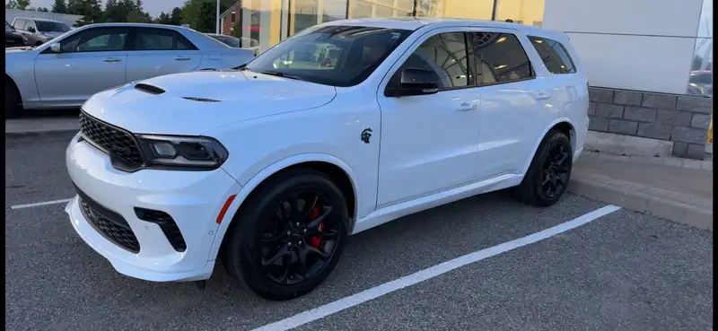 2024 Dodge Durango SRT Hellcat Premium, bílá, 31 500 km, dovoz Kanada — foto 4 z 12