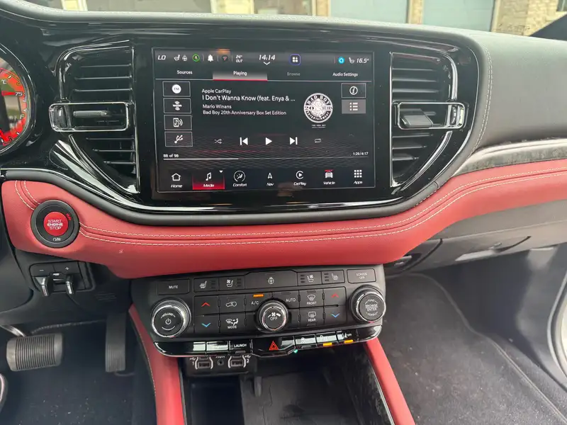 2024 Dodge Durango SRT Hellcat Premium, bílá, 31 500 km, dovoz Kanada — foto 9 z 12
