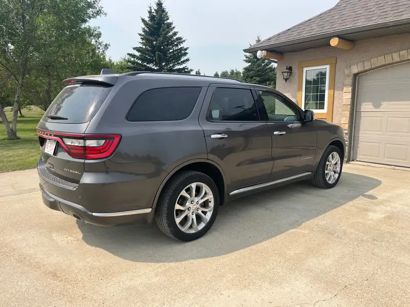 2017 Dodge Durango Citadel, šedá, 276 300 km, dovoz Kanada — foto 2 z 7