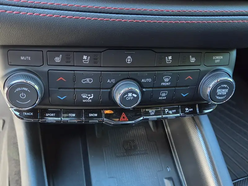 2023 Dodge Durango, 28 300 km, dovoz Kanada — foto 9 z 11