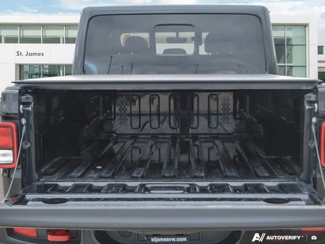 2022 Jeep Gladiator Rubicon | NAVIGATION | LEATHER |, černá, 83 271 km, dovoz Kanada — foto 14 z 20