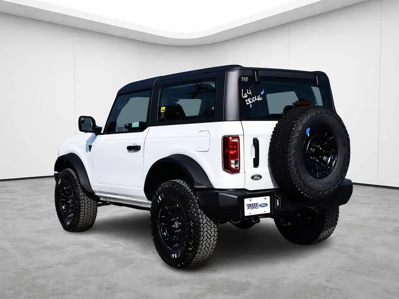 2026 Ford Bronco Base, bílá, 30 km, dovoz Kanada — foto 4 z 12