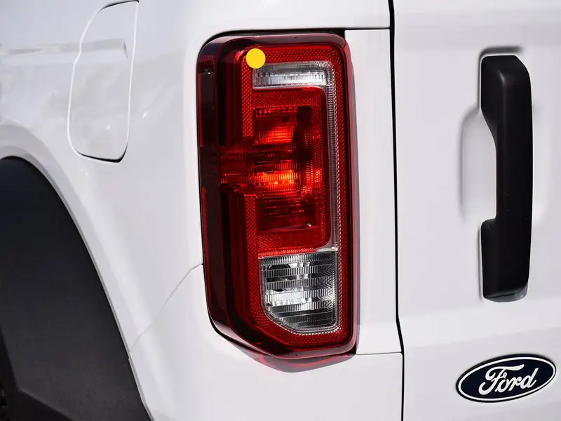 2026 Ford Bronco Base, bílá, 30 km, dovoz Kanada — foto 7 z 12