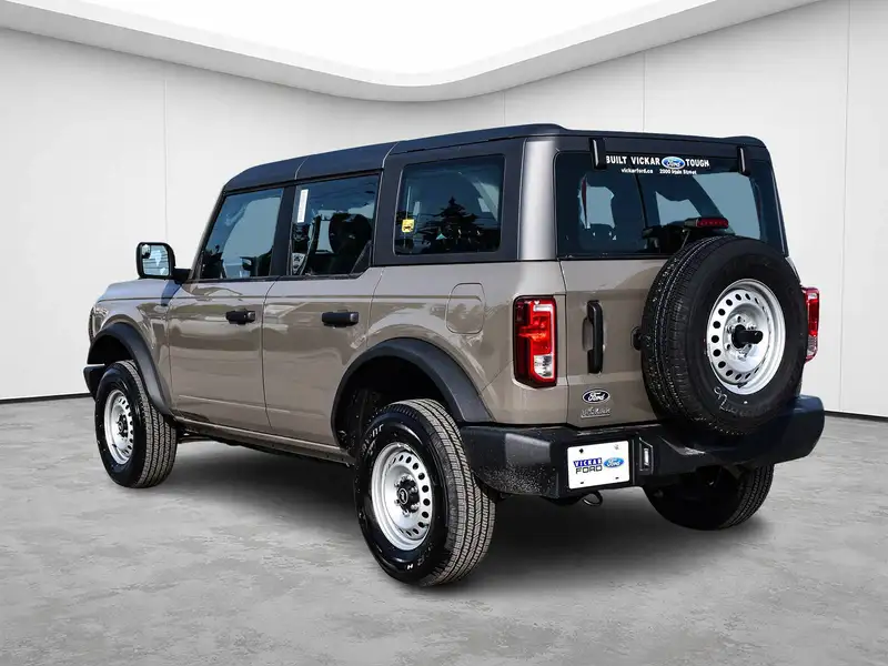 2026 Ford Bronco Base, šedá, 30 km, dovoz Kanada — foto 4 z 12