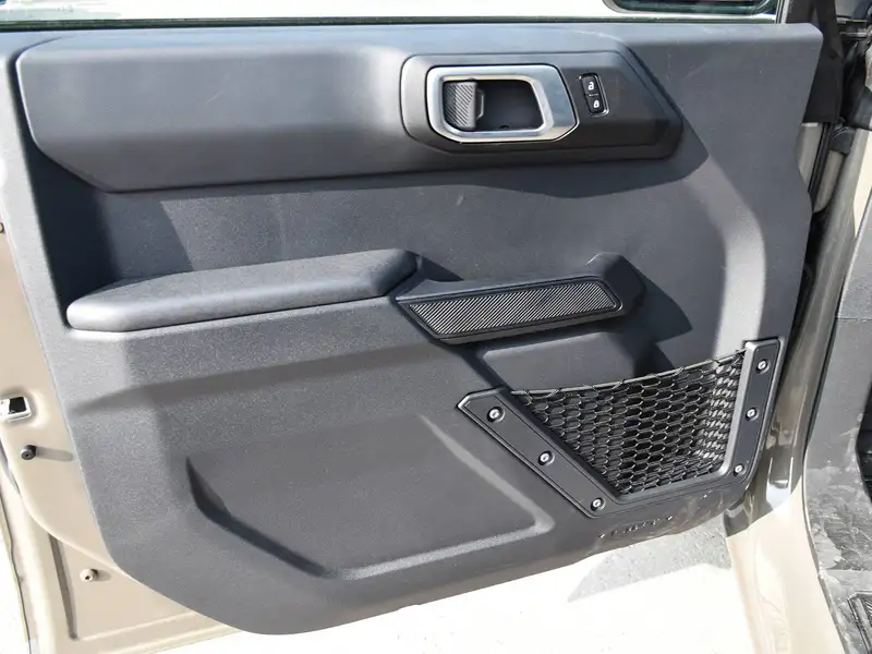 2026 Ford Bronco Base, šedá, 30 km, dovoz Kanada — foto 9 z 12