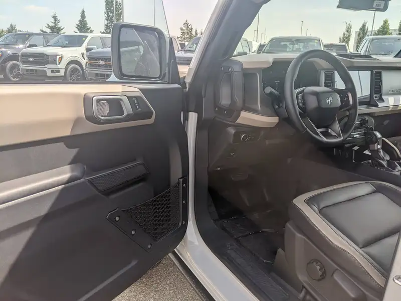 2026 Ford Bronco, šedá, 40 km, dovoz Kanada — foto 9 z 12