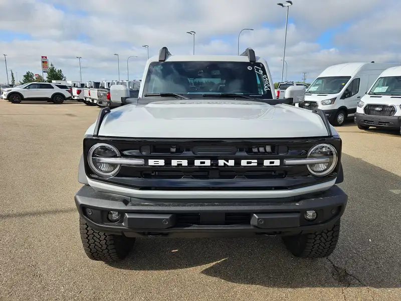 2026 Ford Bronco, šedá, 29 km, dovoz Kanada — foto 2 z 12