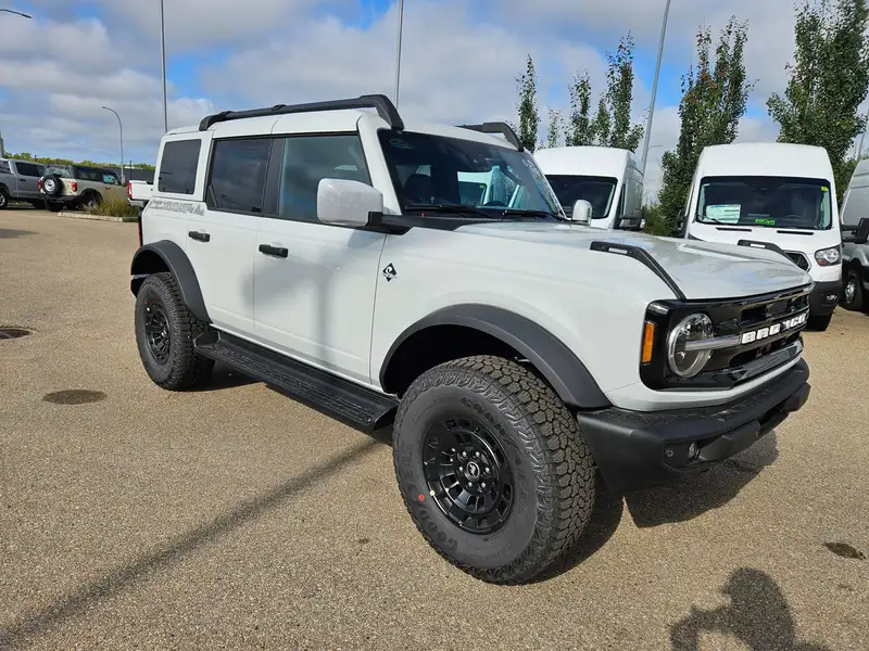 2026 Ford Bronco, šedá, 29 km, dovoz Kanada — foto 3 z 12