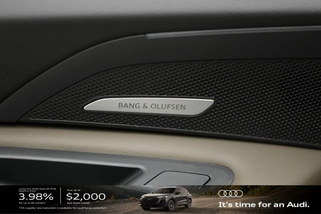 2026 Audi Q5 Progressiv, bílá, 13 km, dovoz Kanada — foto 13 z 20