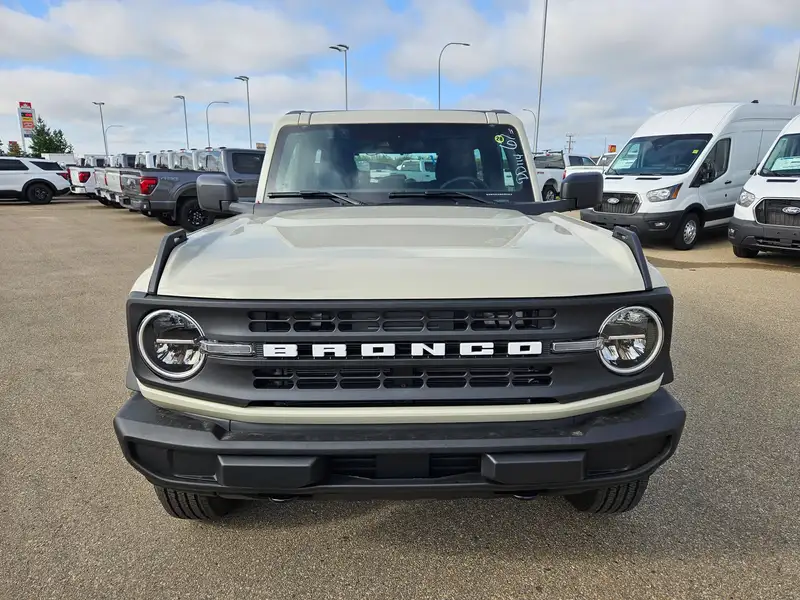 2026 Ford Bronco, hnědá, 29 km, dovoz Kanada — foto 2 z 12