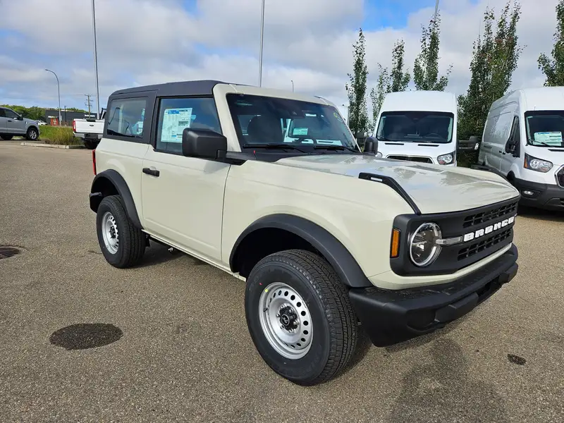 2026 Ford Bronco, hnědá, 29 km, dovoz Kanada — foto 3 z 12